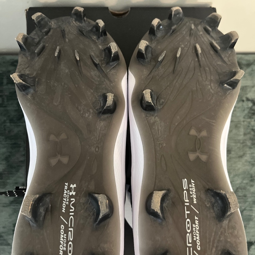 Baseball Cleats - Picture 10 of 12